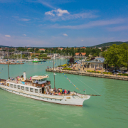 Kelén nosztalgiahajó a Balatonfüred előtt