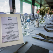 Esküvő a hajón teríték