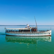 Csobánc nosztalgiahajó a Balatonon oldalról