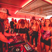 Plázs bulihajó a Siófok katamaránon