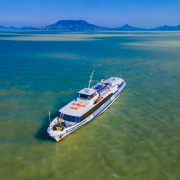 Földvár motoroshajó a Balatonon