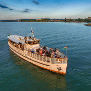 Tünde sétahajó a Balatonon