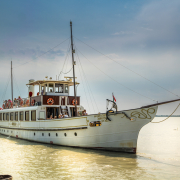 Helka sétahajó a Balatonon