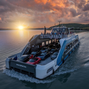 Új BAHART komp a naplementében