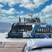 Szántód komp érkezik a révbe