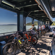 Kerékpáros fotó a Tihany komp fedélzetén