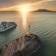 Fonyód hajóállomás Füred katamarán