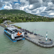 Badacsony Tomaj katamarán