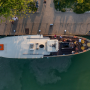 Balatonalmádi Hajóállomás Csongor hajó
