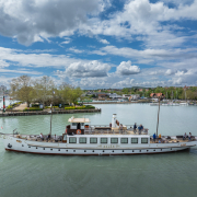 Kelén Balatonfüred hajóállomás előtt