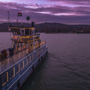 Fénykomp a Balatonon