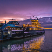 Fénykomp a Balatonon