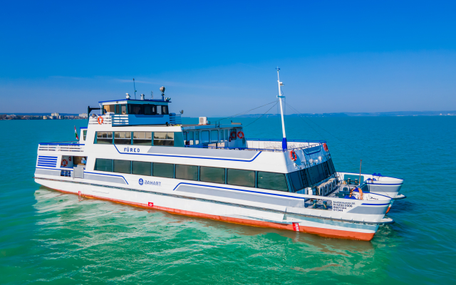 Füred katamarán a Balatonon