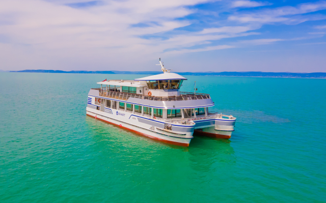 Siófok katamarán a Balatonon