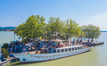 Helka nosztalgiahajó Keszthely hajóállomáson