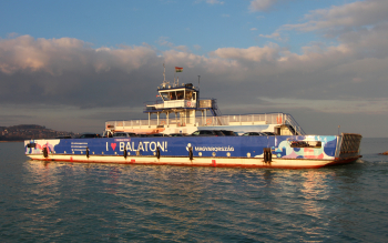 Széchenyi István komp a Balatonon