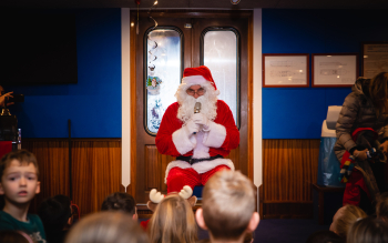 Mikulás gyerekhajó a Szent Miklós hajón