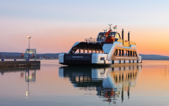 Kompok a balatoni naplementében