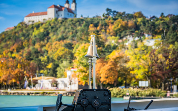 Tihanyi látkép egy hajó fedélzetéről