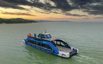 Új komp a Balatonon