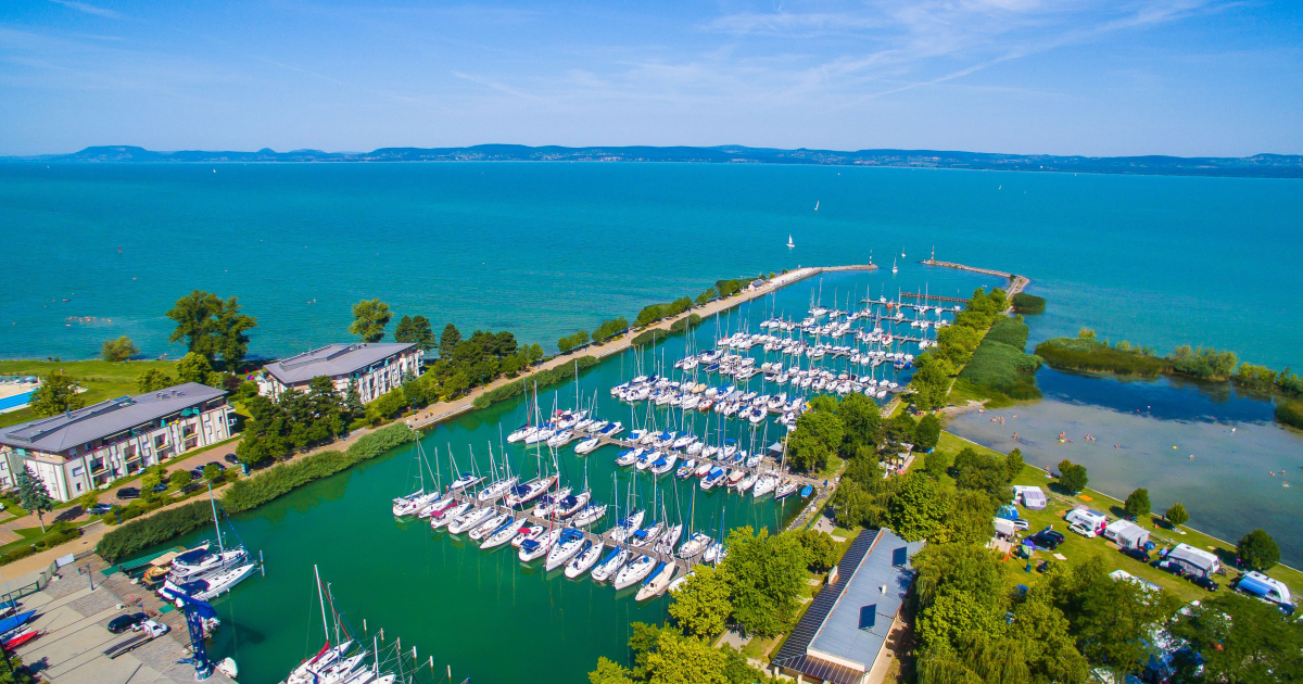Hunyady József vitorláskikötő in Balatonszemes